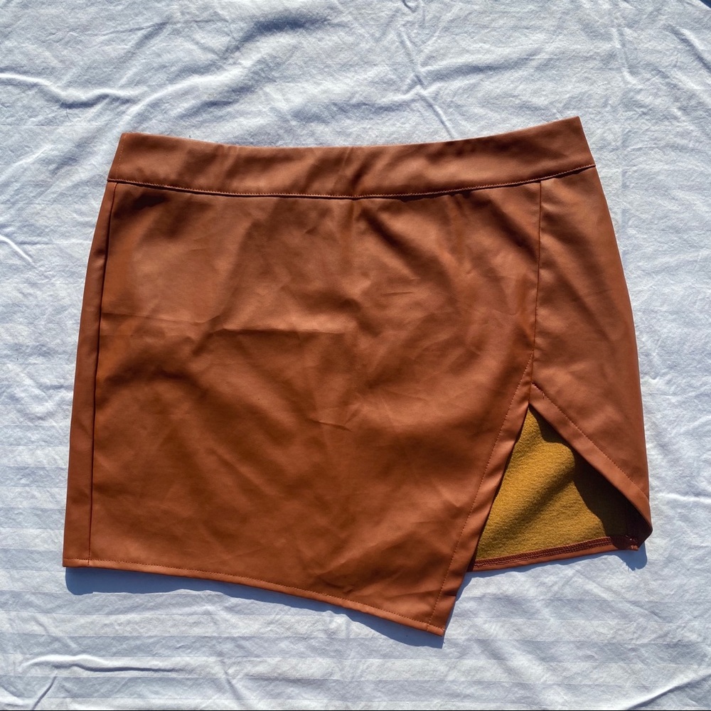 Choies Cut Out Mid Waist Asymmetric Hem Mini Skirt